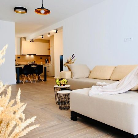 Adorable Holiday Apartment Malinska Exterior photo
